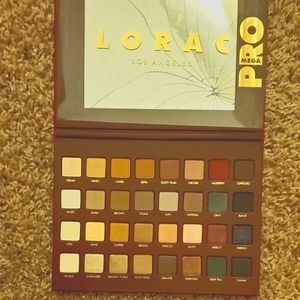 Mega Pro Eyeshadow Palette